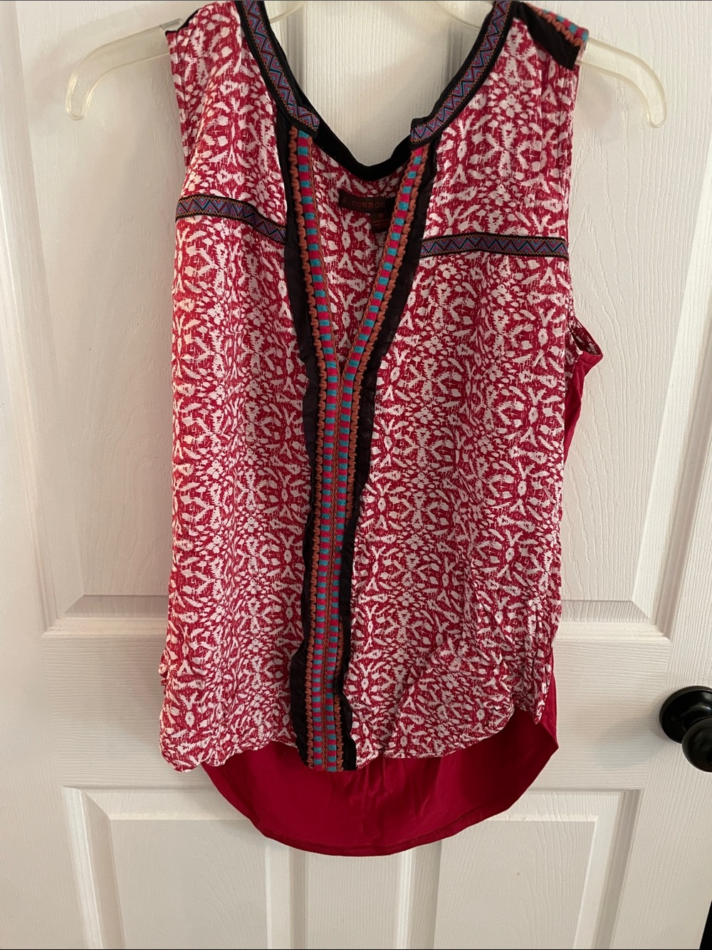 Sleeveless Red Patterned V‑Neck Camisole with Contrast Trim